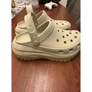 Crocs Classic mega Crush Clogs Women's Platform Comfort Sand ‎ Size W9 M7 EUC